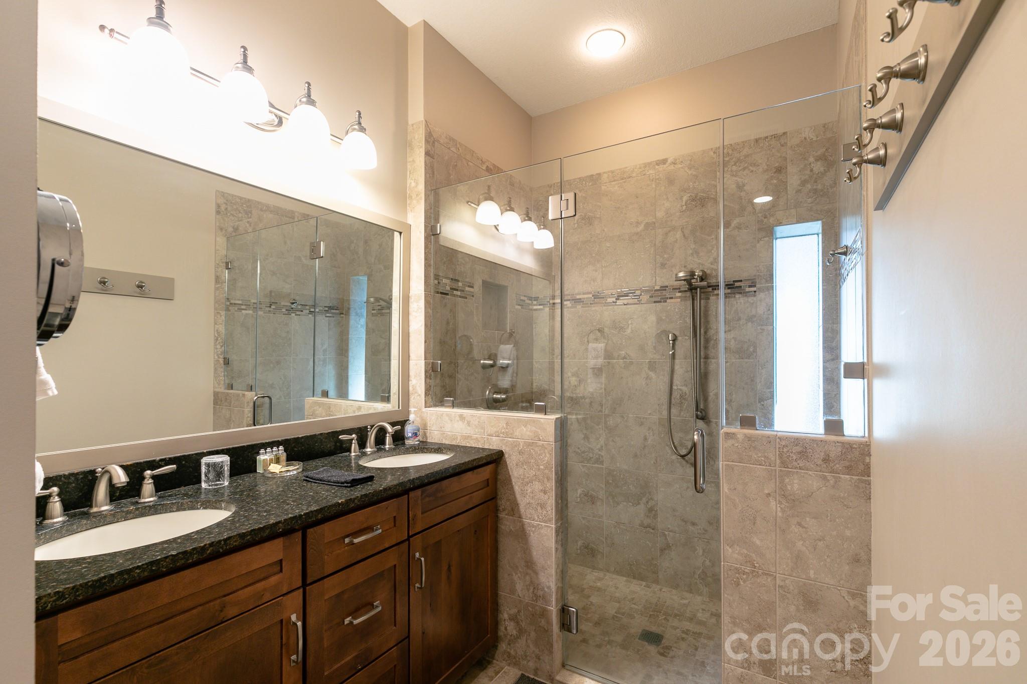 30 Club Villa Court B/3 thumbnail image 18