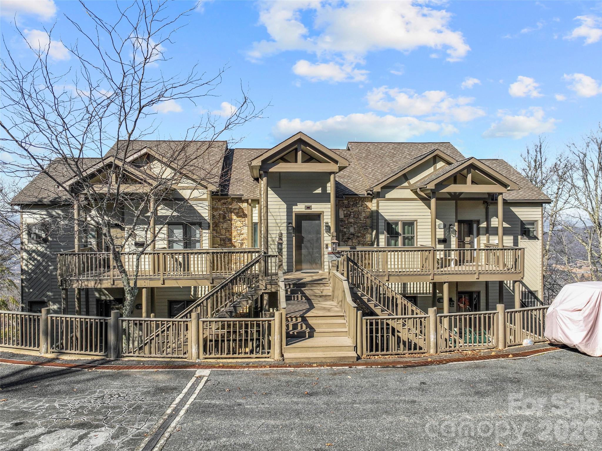 30 Club Villa Court B/3 thumbnail image 1