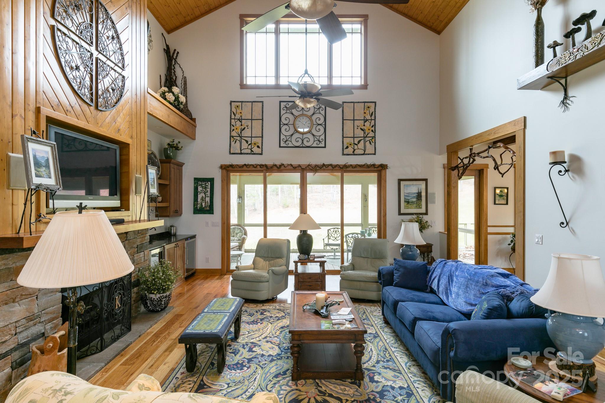 324 Austin Mountain Drive thumbnail image 3