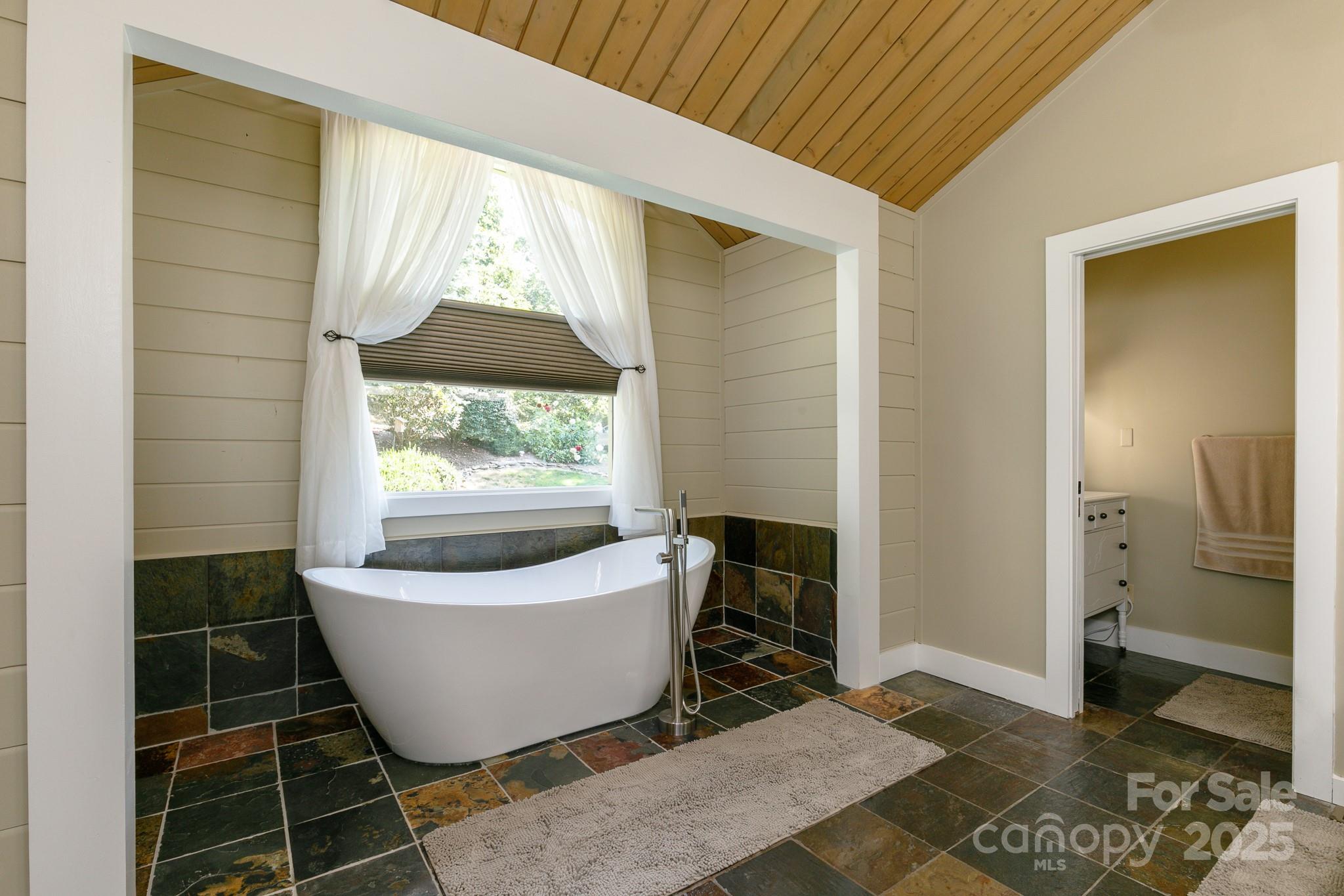 218 Slickrock Road thumbnail image 25