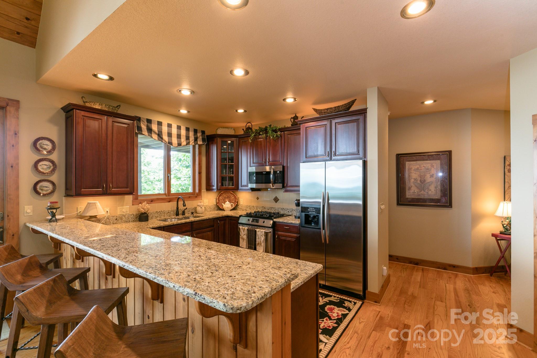 456 Spring House Drive thumbnail image 7