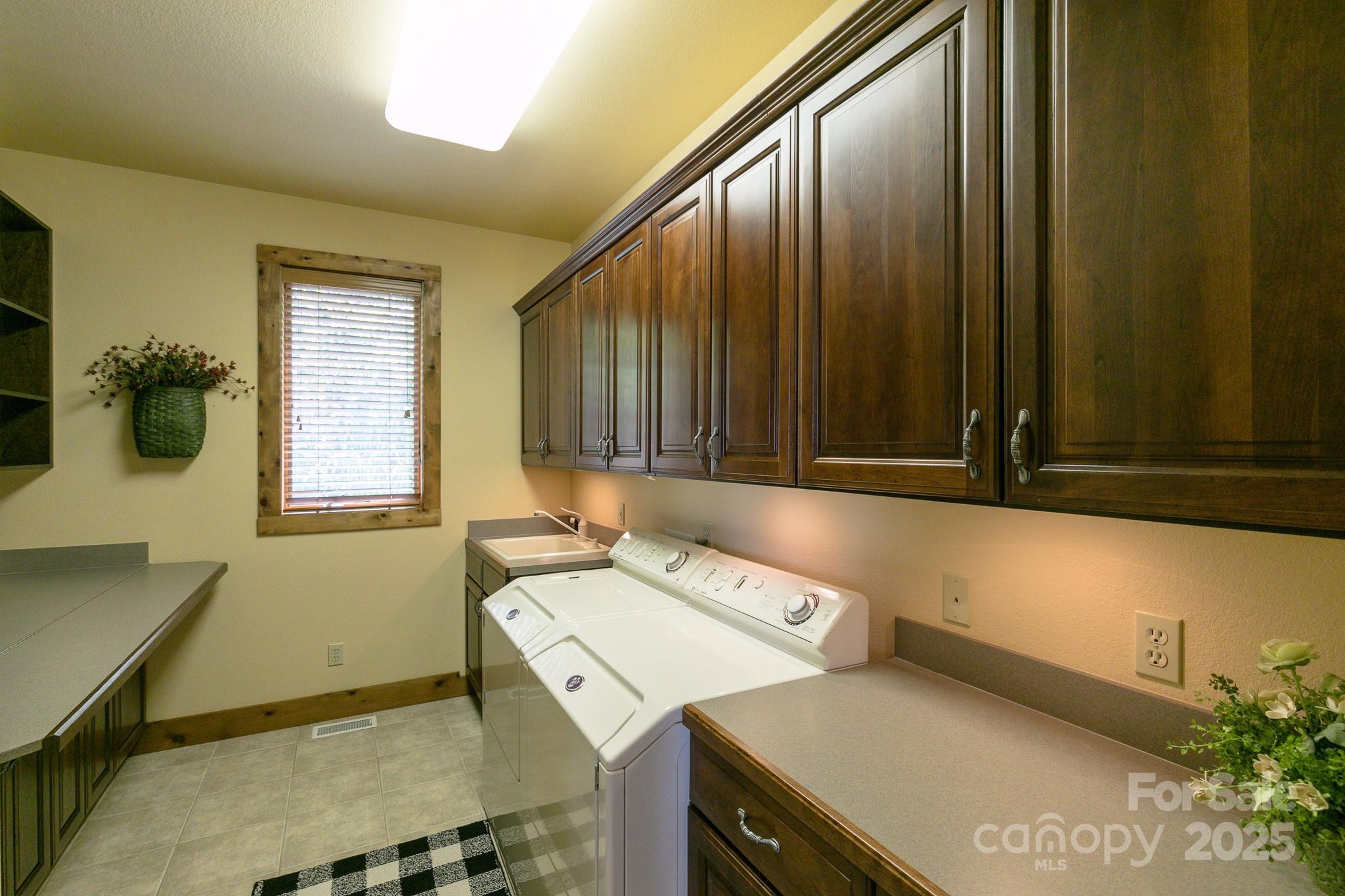 456 Spring House Drive thumbnail image 18