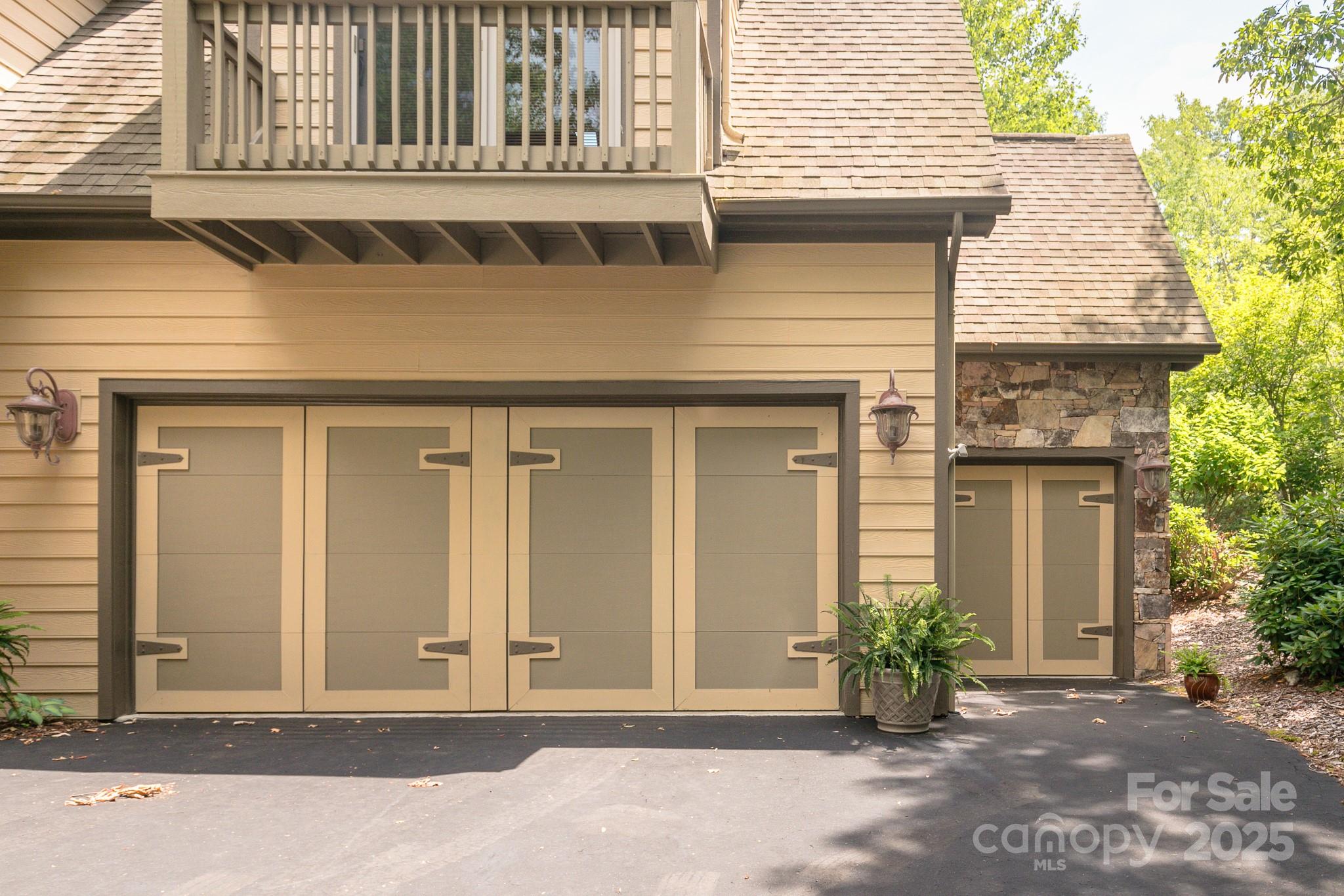 456 Spring House Drive thumbnail image 31