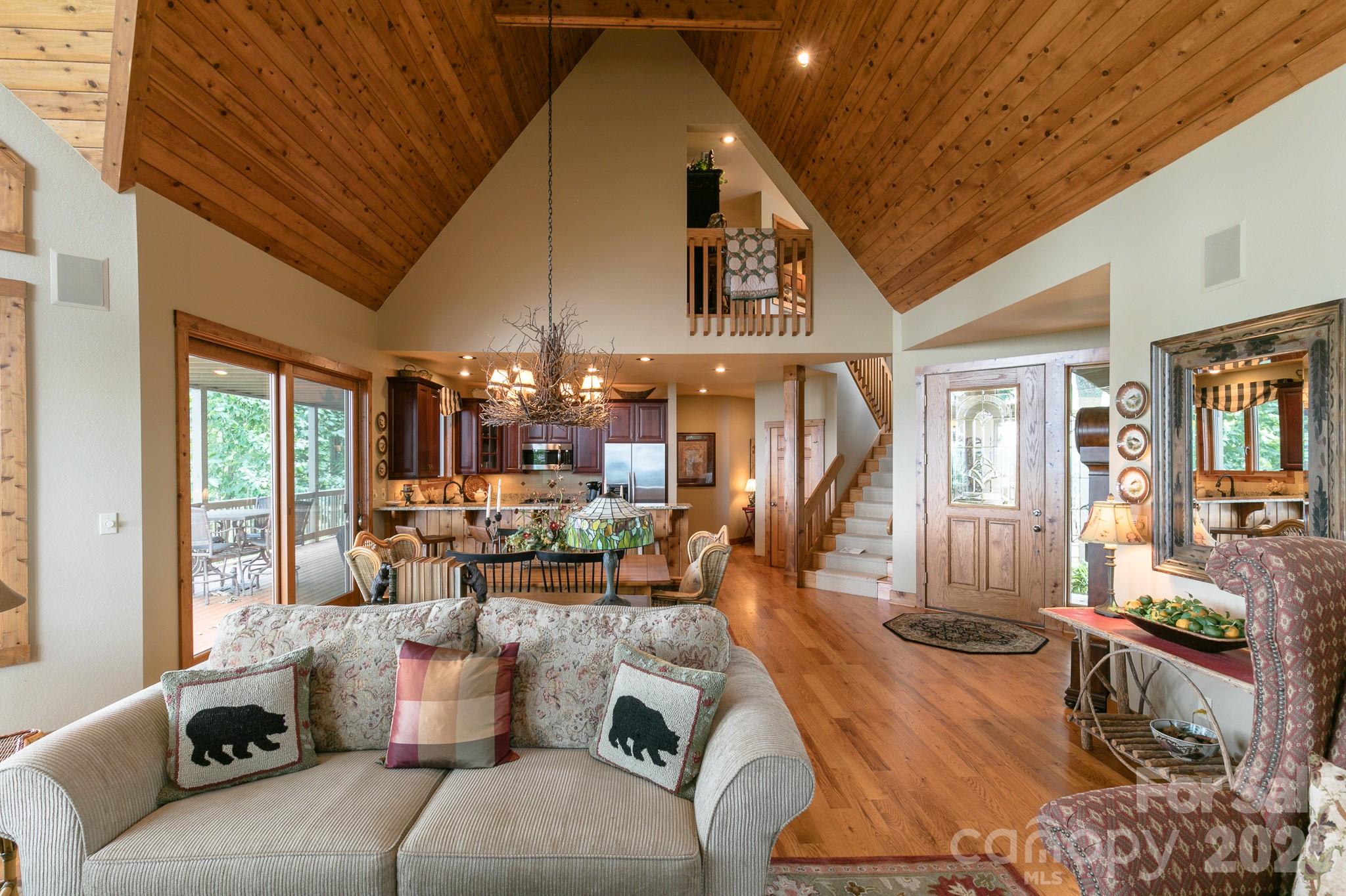 456 Spring House Drive thumbnail image 15