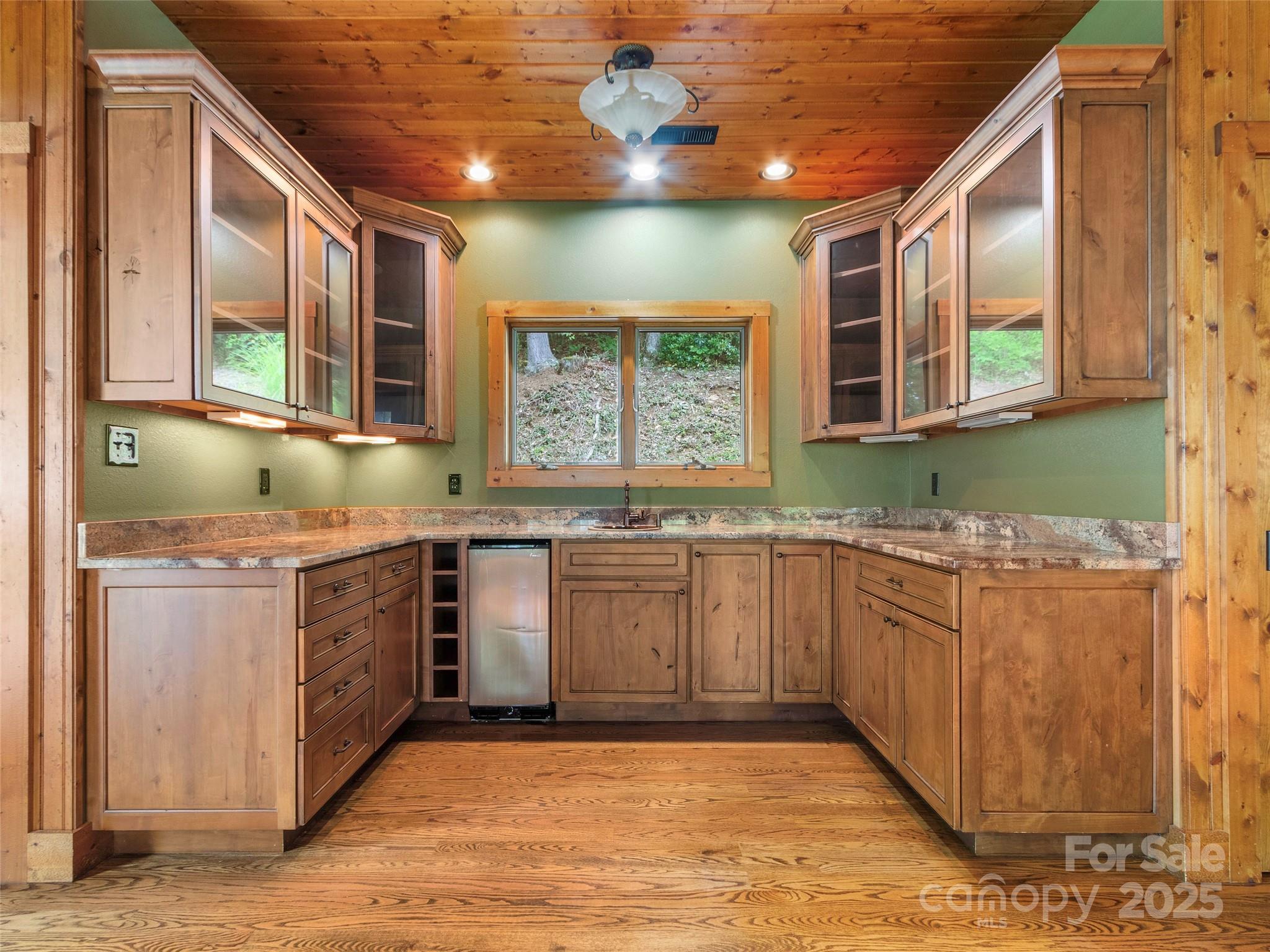 321 Sunset Point Road thumbnail image 7