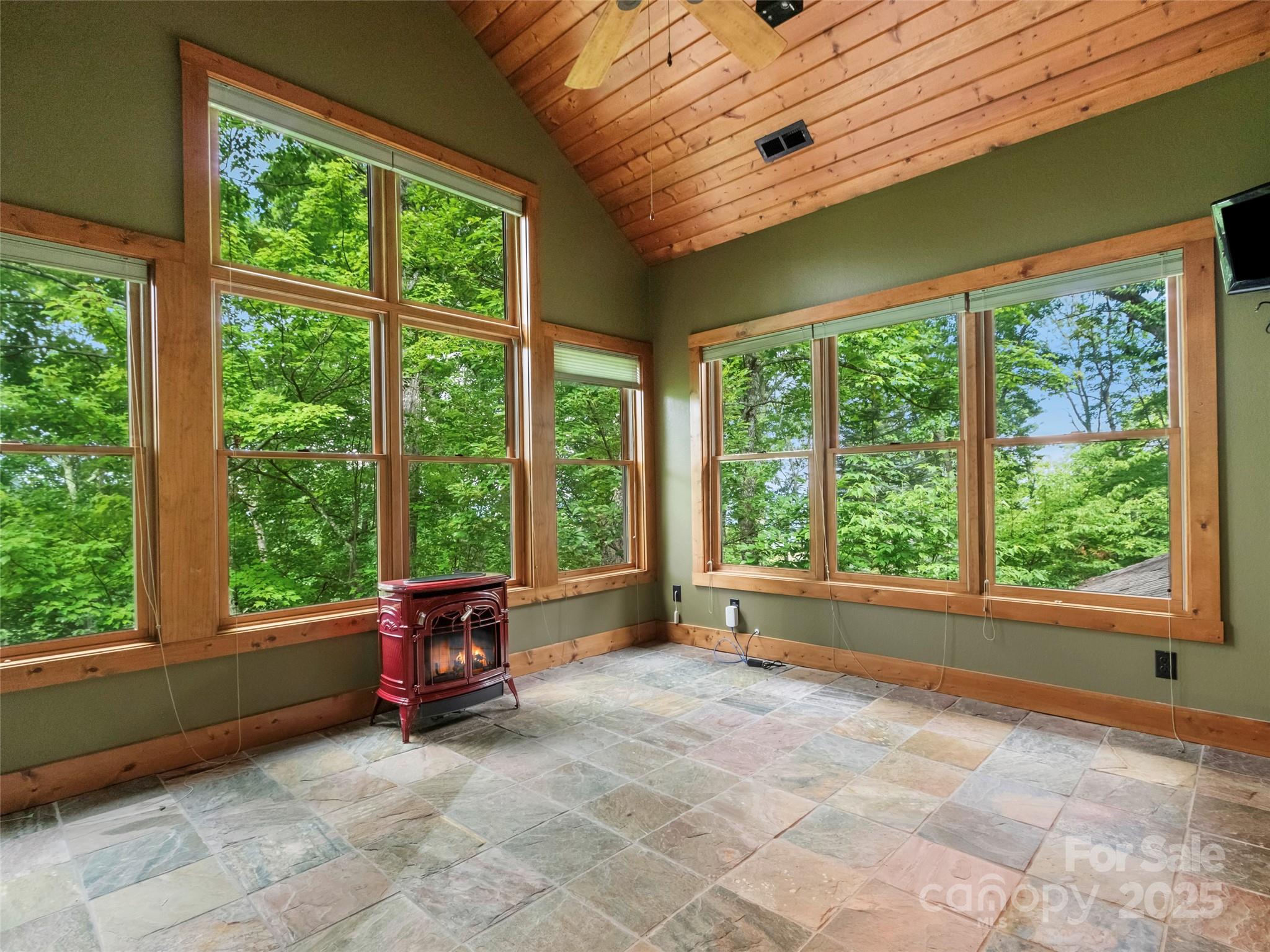 321 Sunset Point Road thumbnail image 10