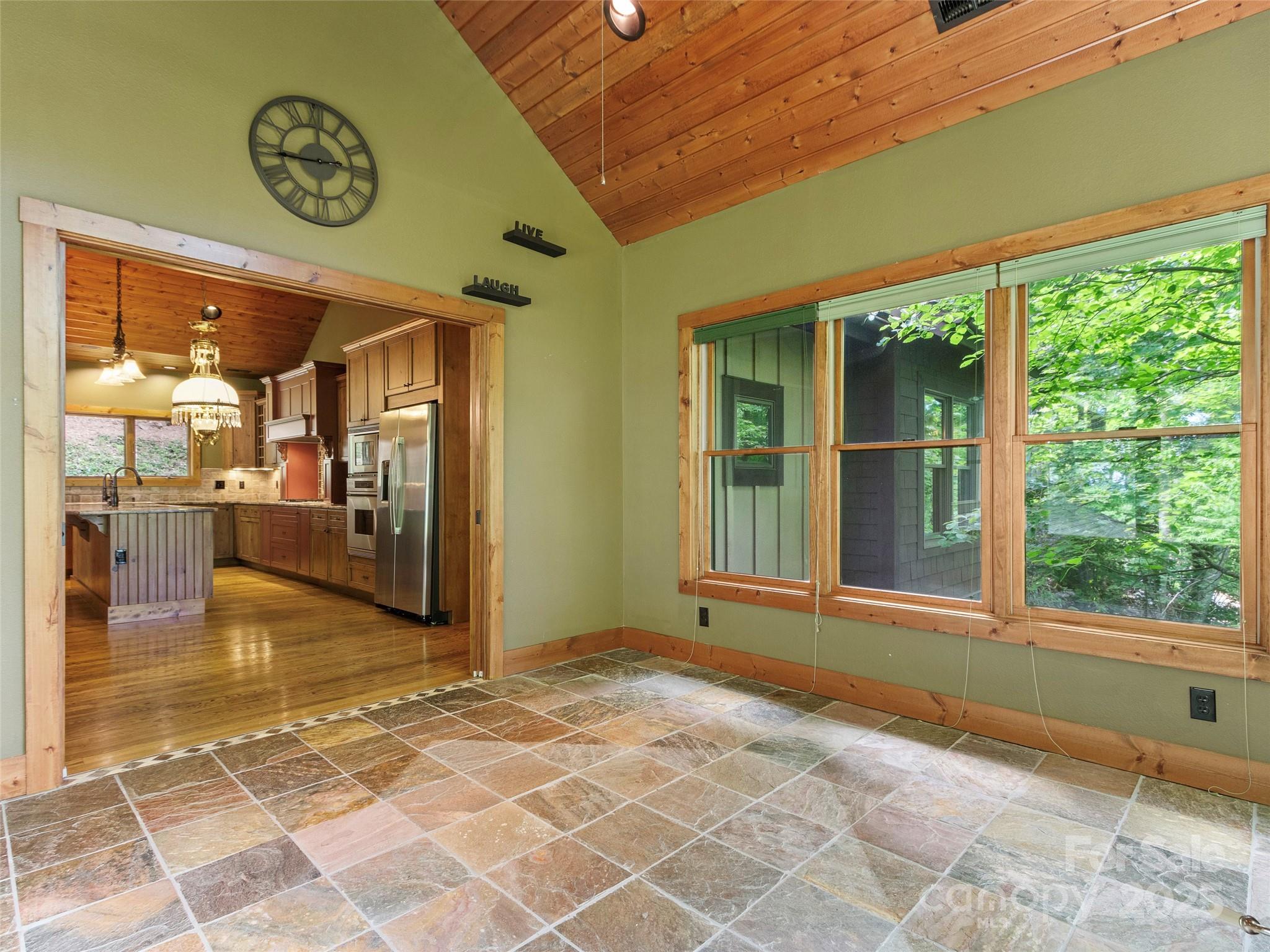 321 Sunset Point Road thumbnail image 11