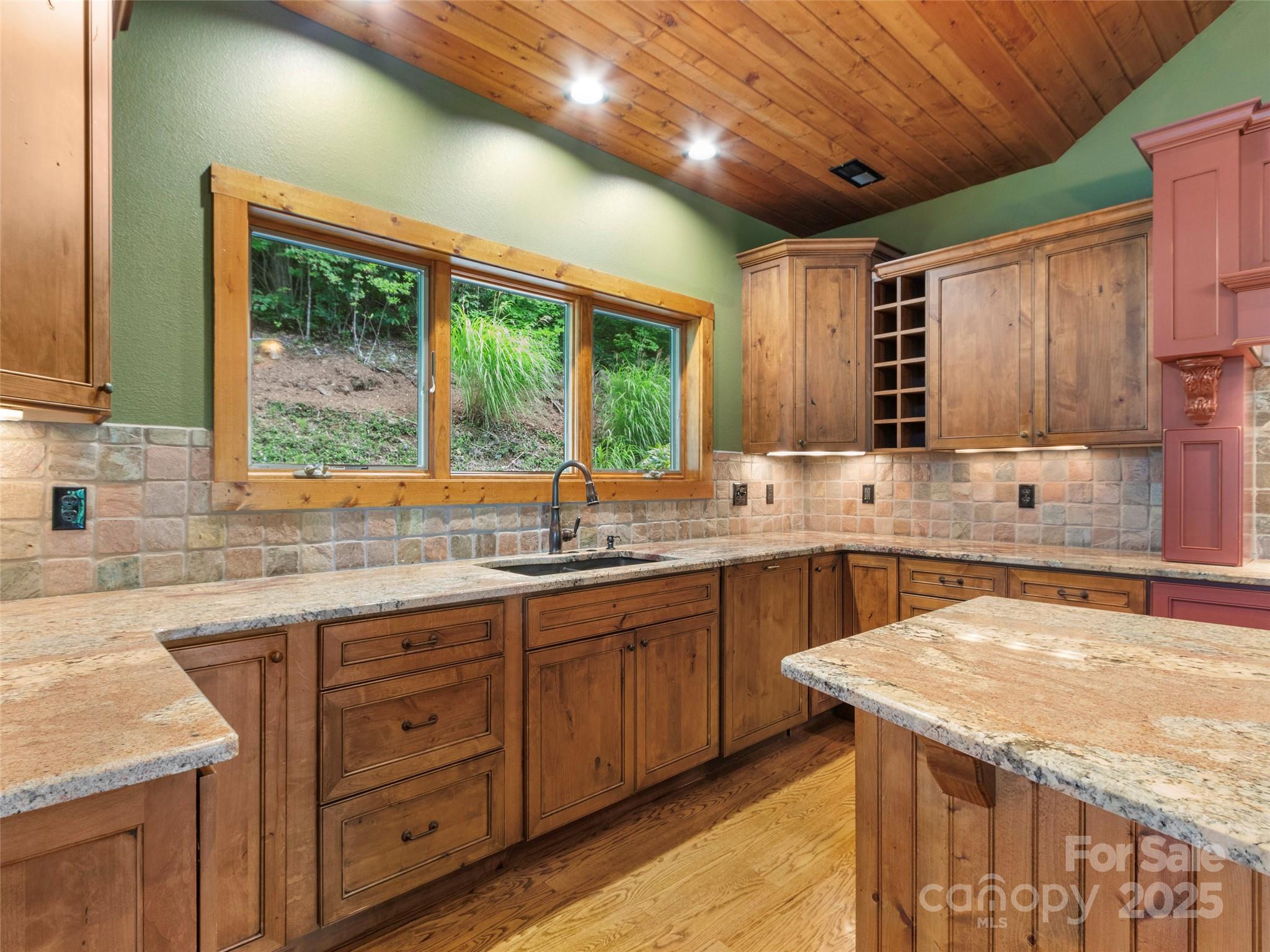 321 Sunset Point Road thumbnail image 13