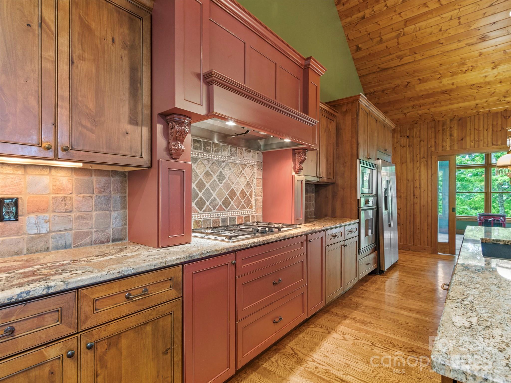 321 Sunset Point Road thumbnail image 14