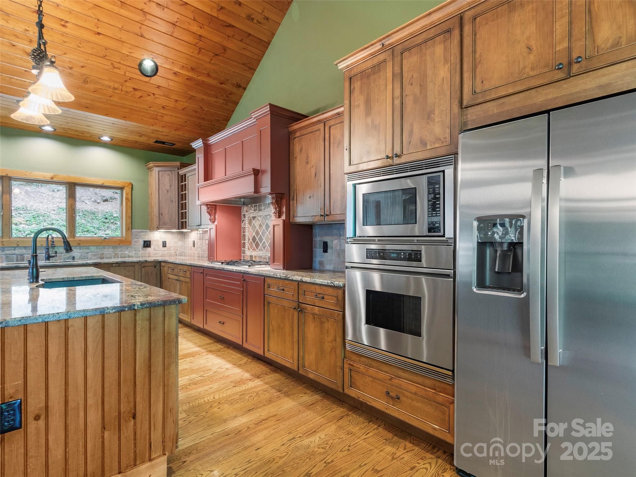 321 Sunset Point Road thumbnail image 16