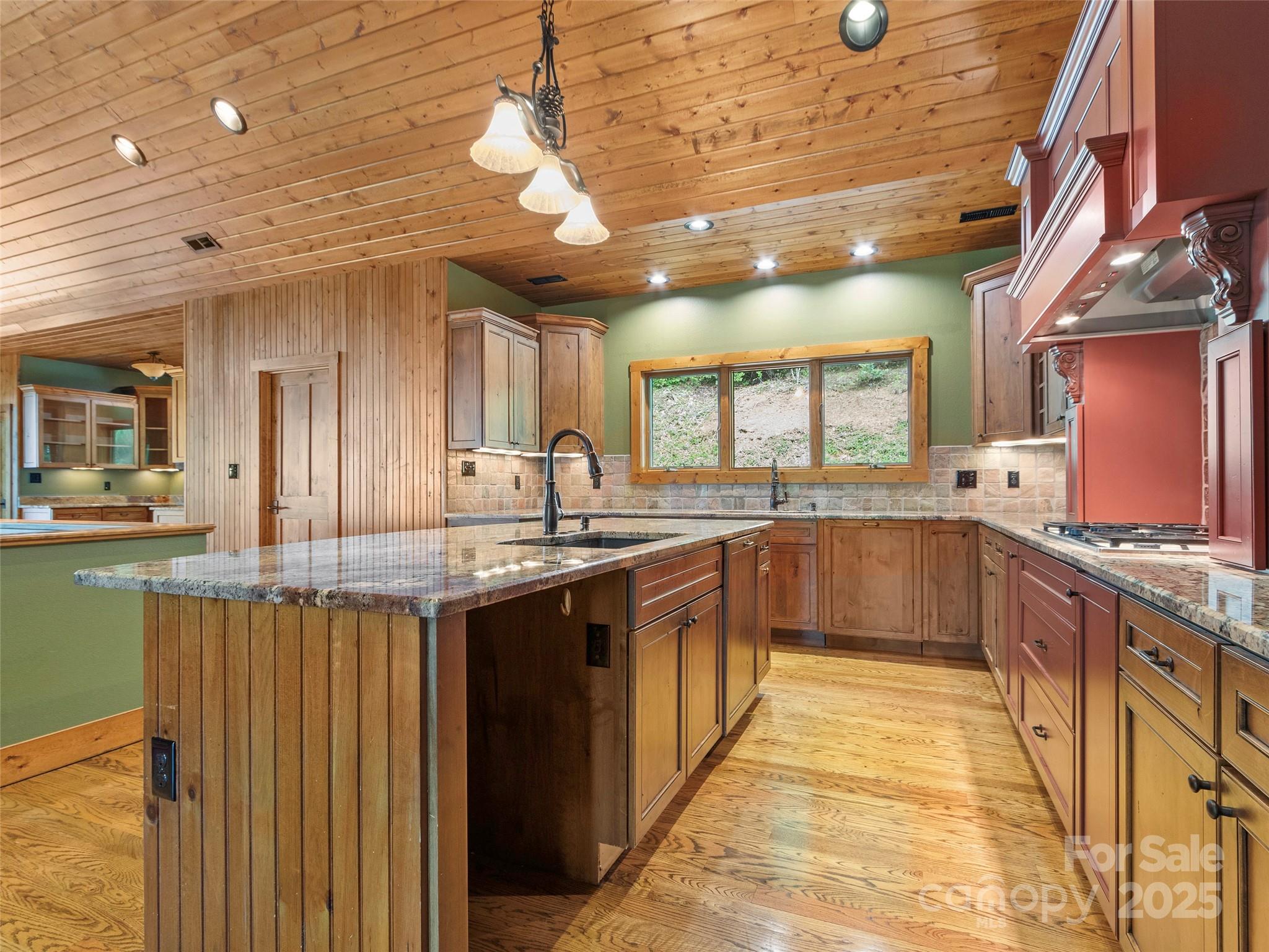 321 Sunset Point Road thumbnail image 17