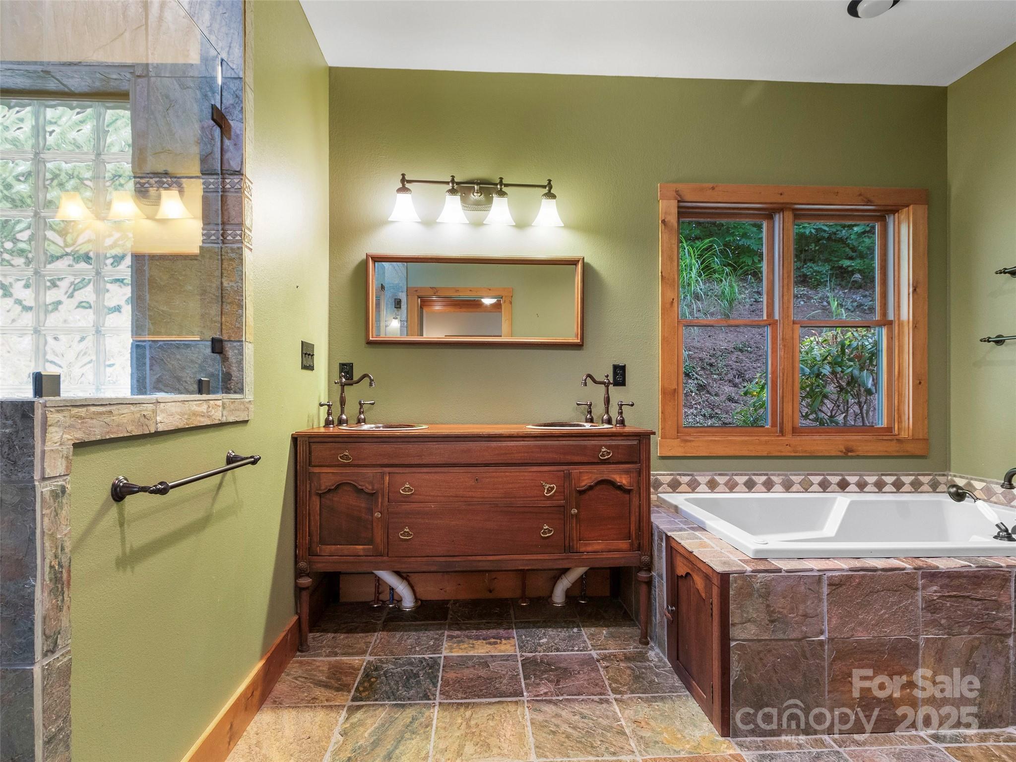 321 Sunset Point Road thumbnail image 25