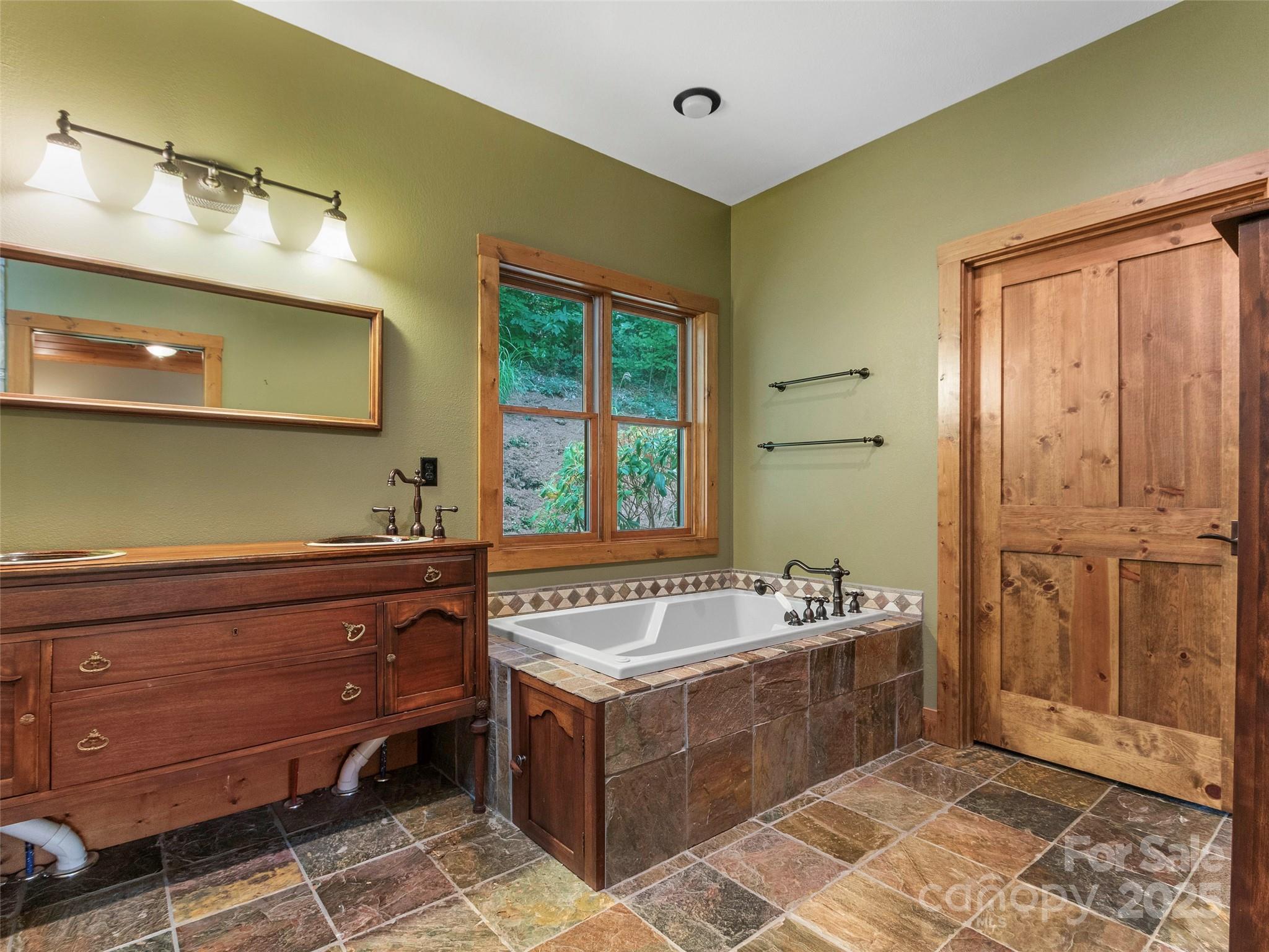 321 Sunset Point Road thumbnail image 27