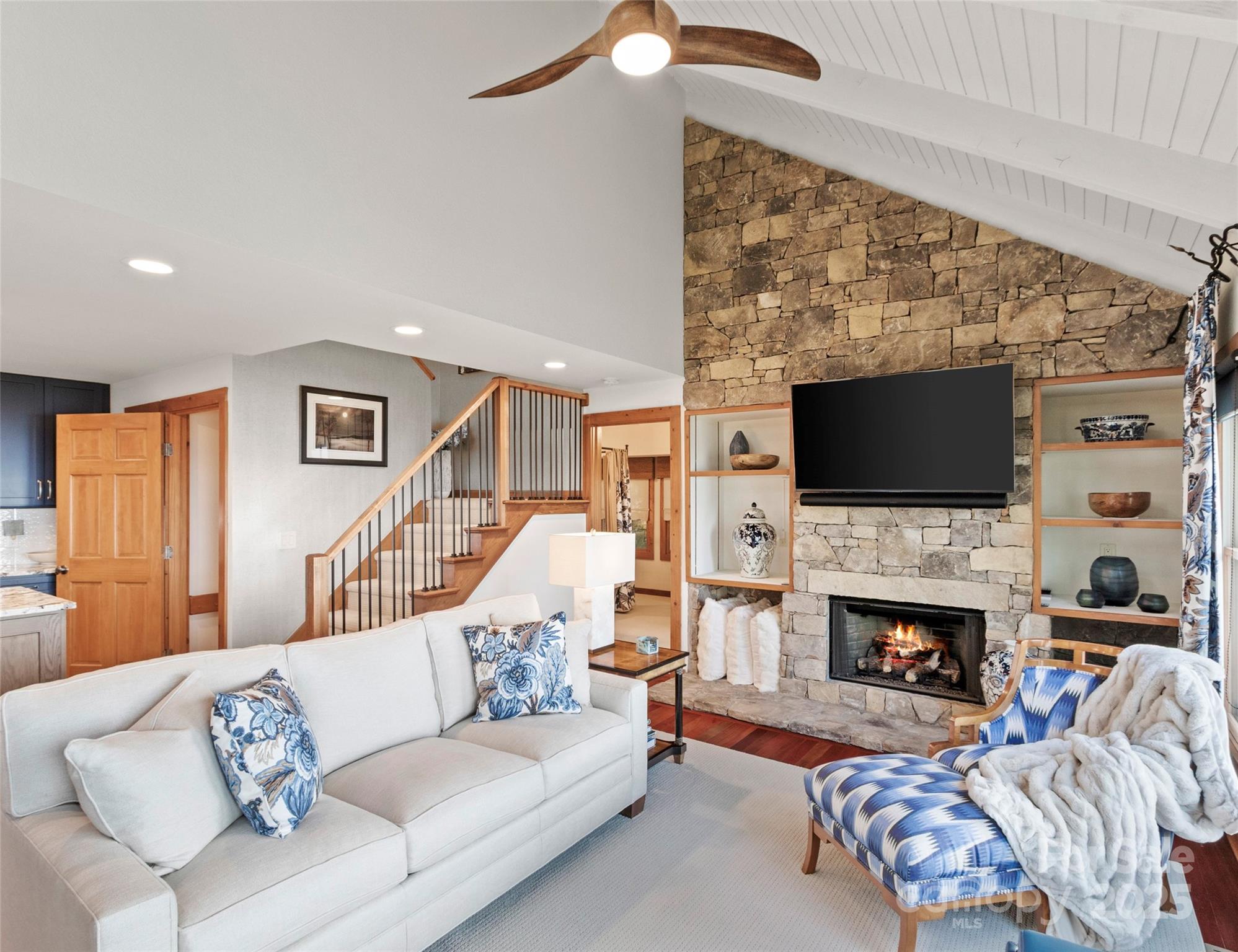 430 Rhododendron Lane thumbnail image 8