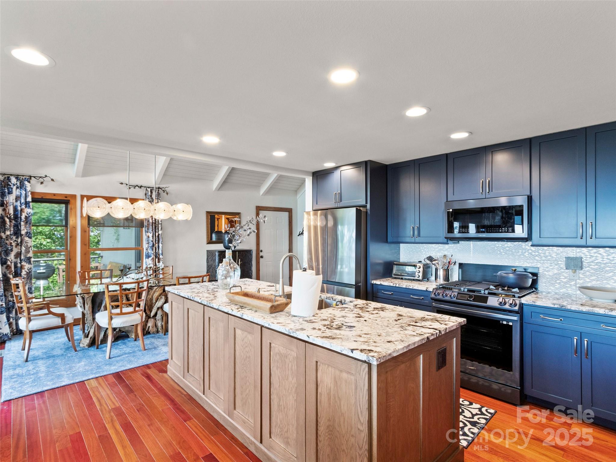 430 Rhododendron Lane thumbnail image 12