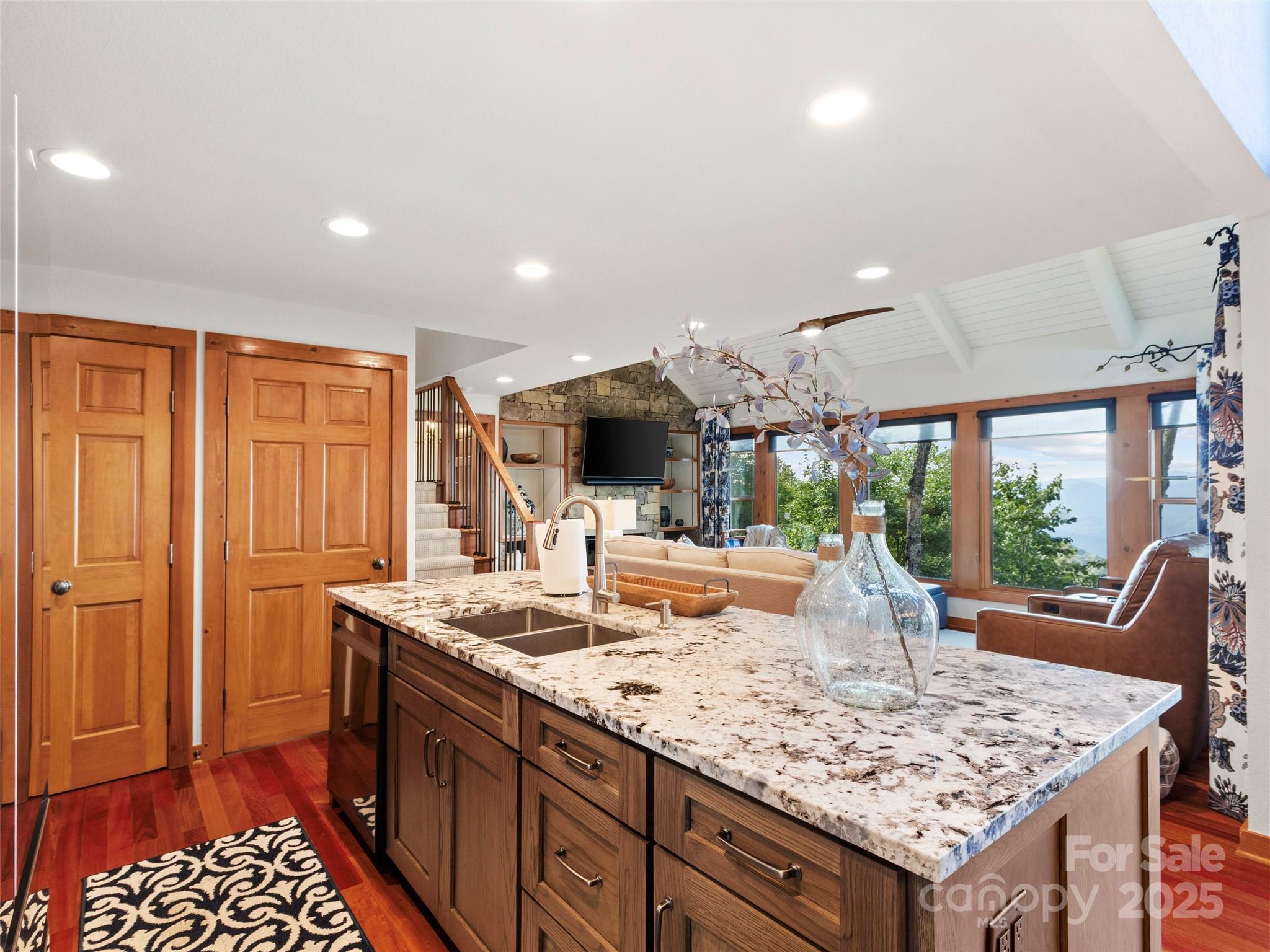 430 Rhododendron Lane thumbnail image 13