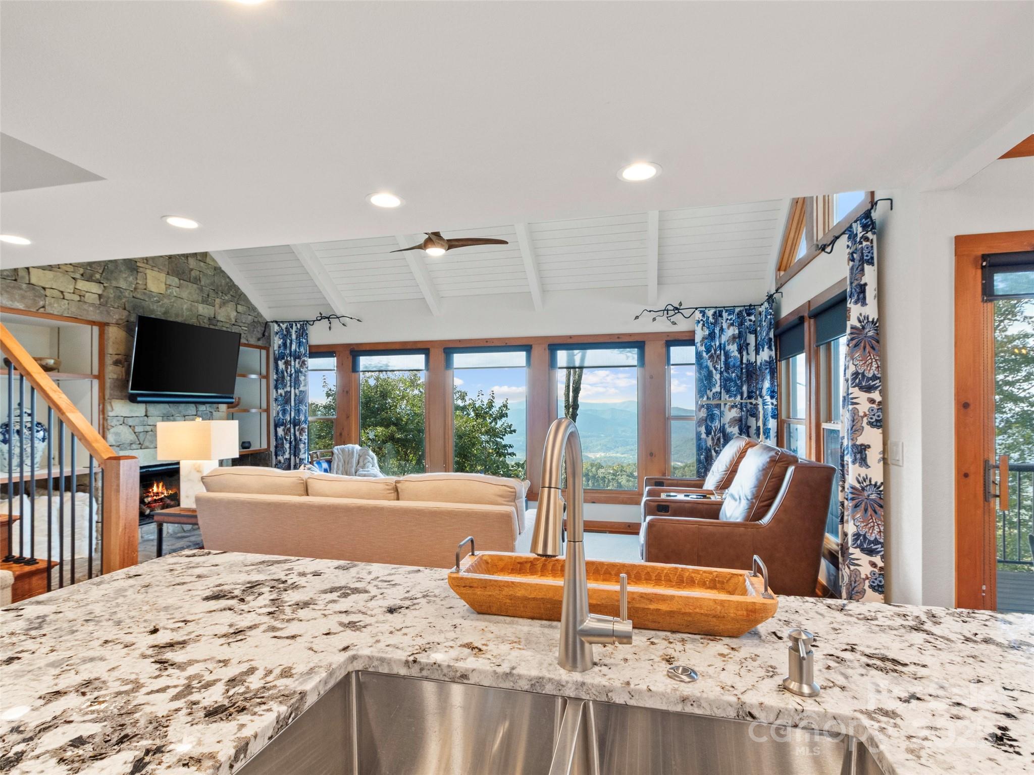 430 Rhododendron Lane thumbnail image 15