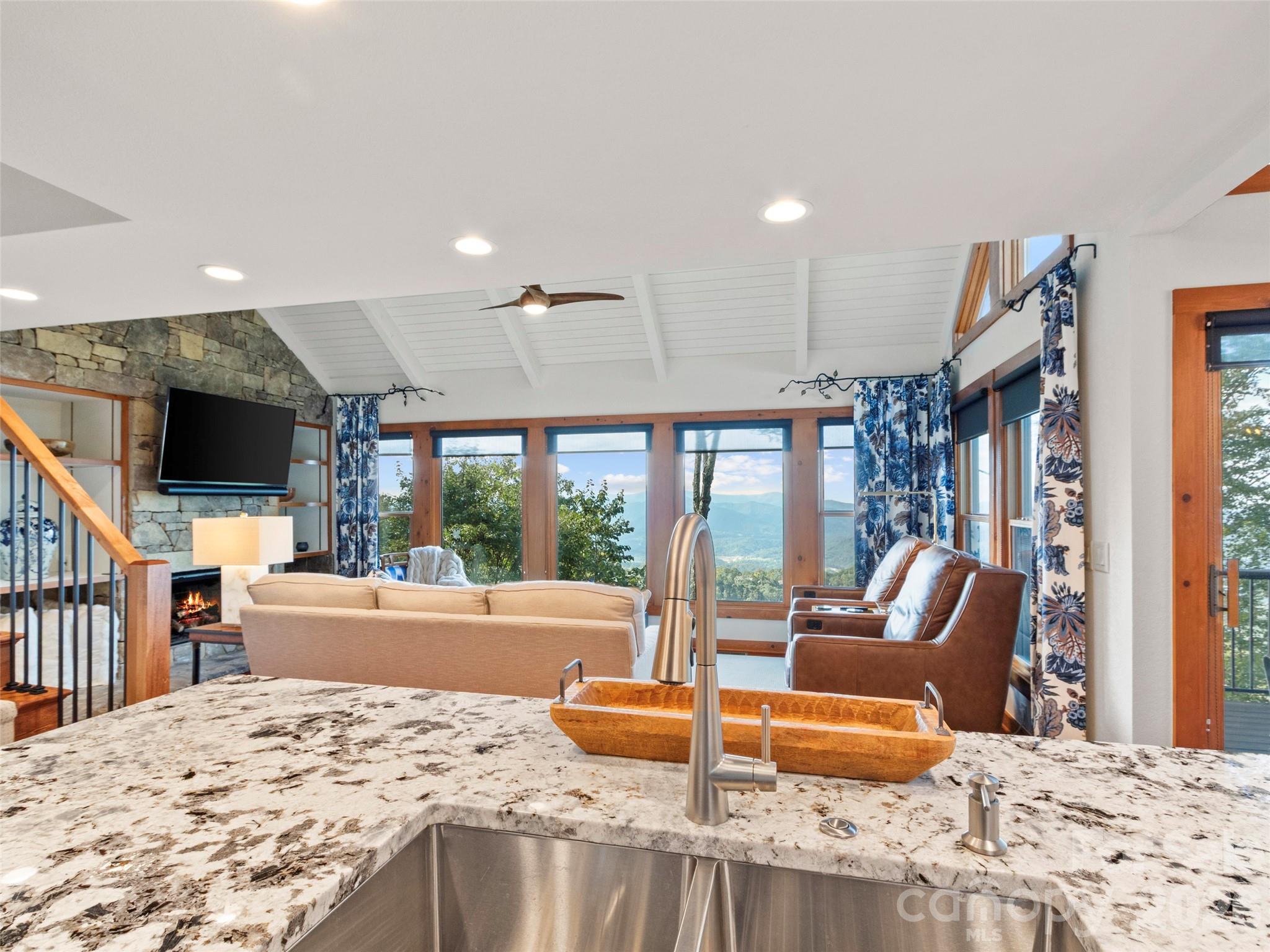 430 Rhododendron Lane thumbnail image 16