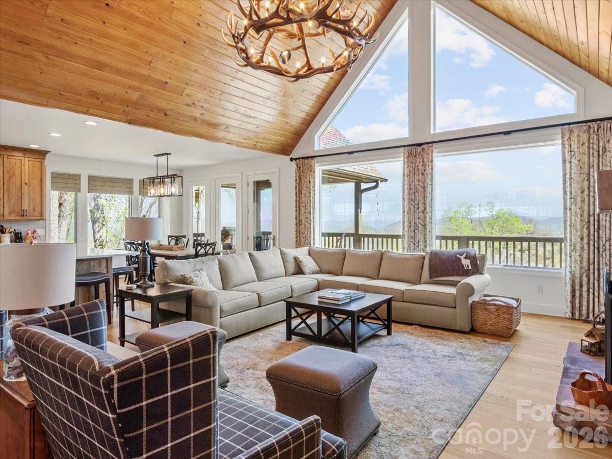 410 Springhouse Drive thumbnail image 4