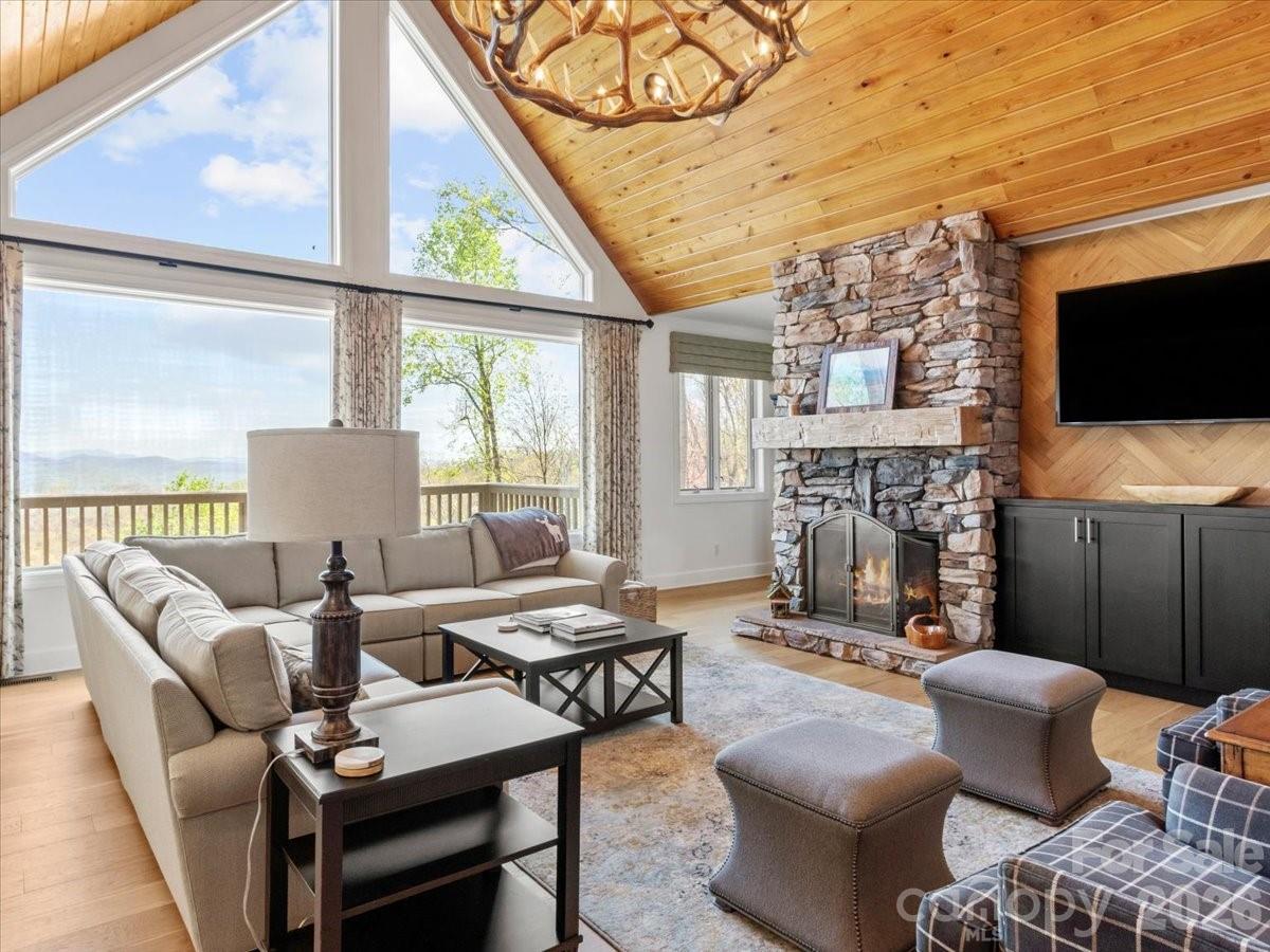 410 Springhouse Drive thumbnail image 5