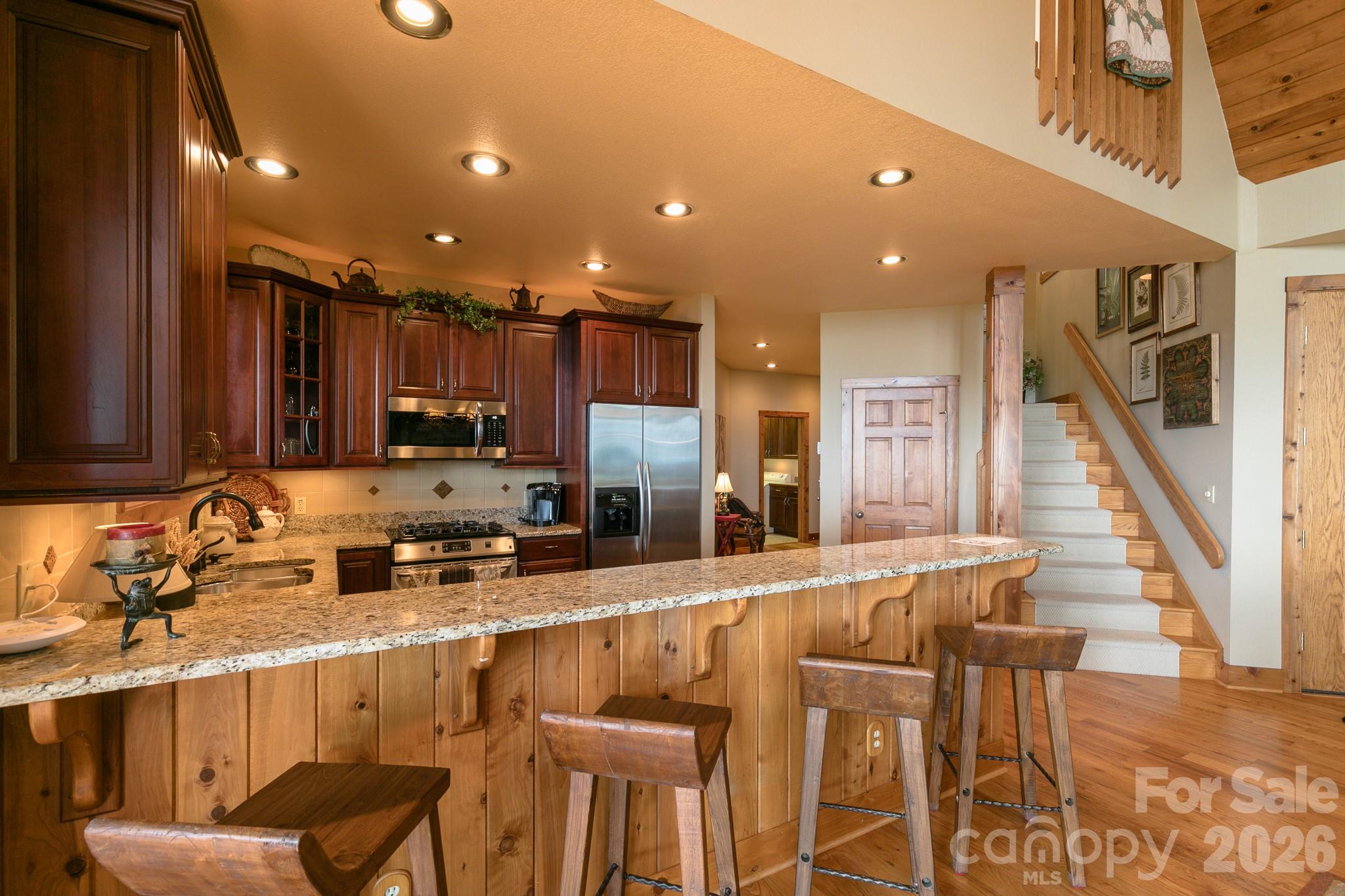 456 Spring House Drive thumbnail image 14