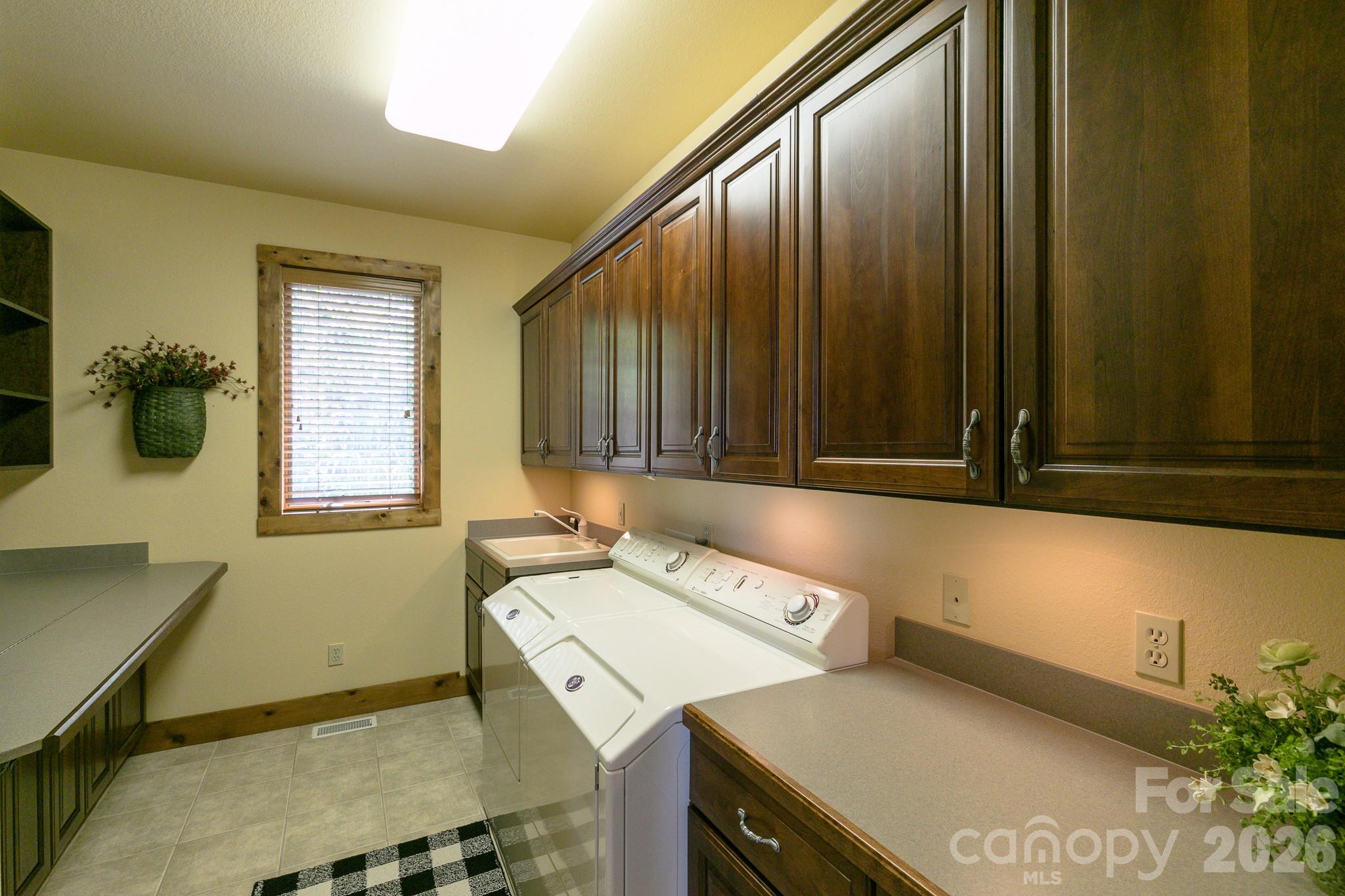 456 Spring House Drive thumbnail image 15