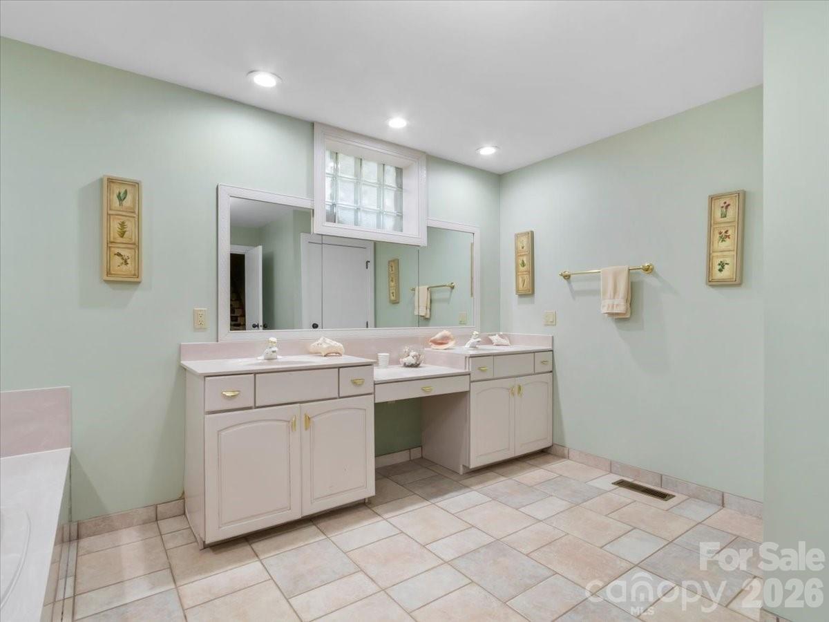 218 Slickrock Road thumbnail image 31