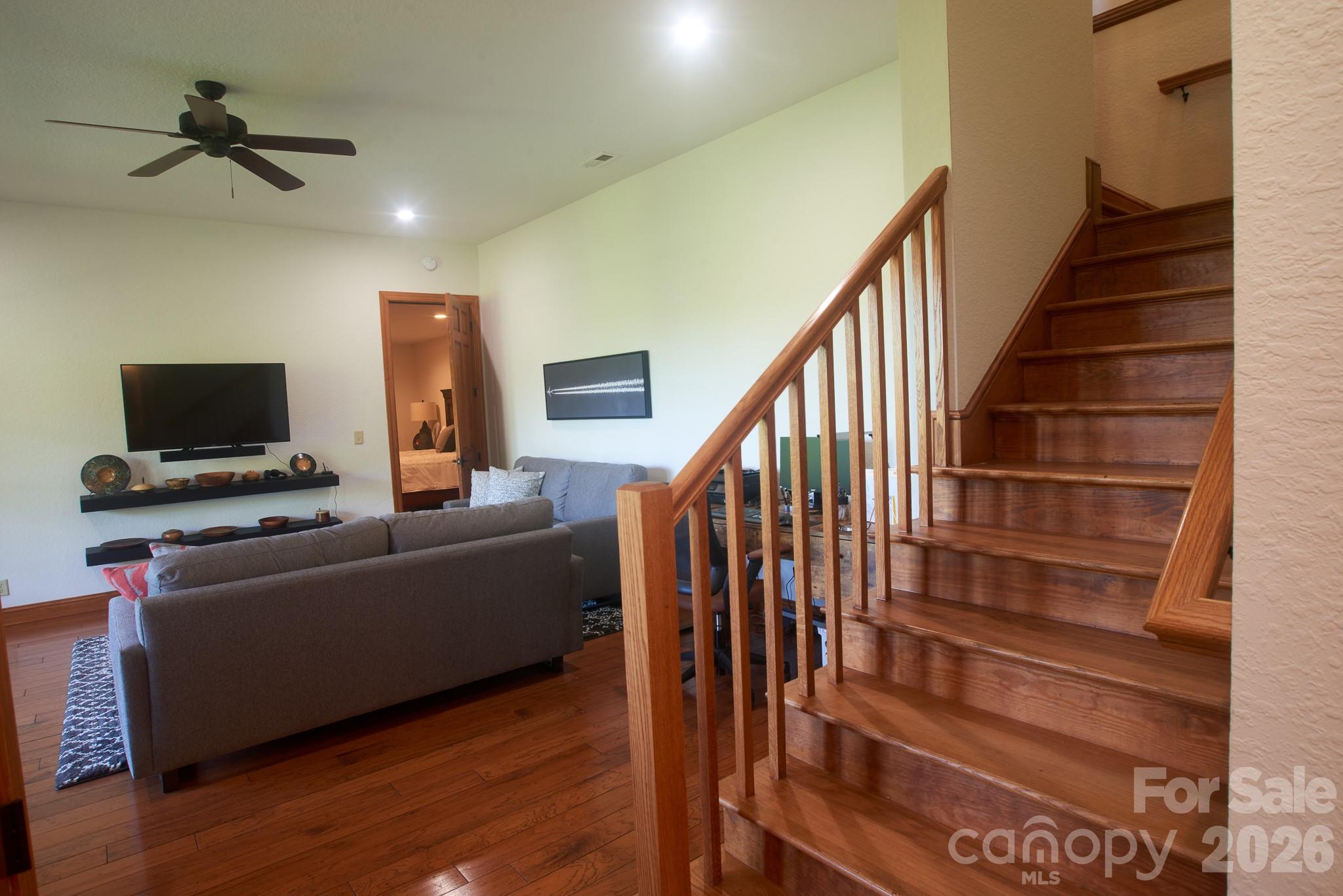 427 Spring Rock Road thumbnail image 18