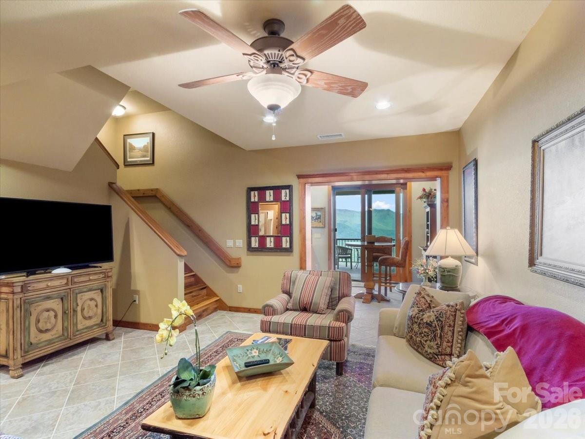 373 Rhododendron Lane thumbnail image 32