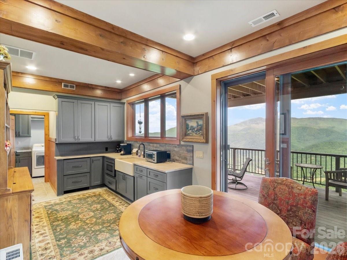 373 Rhododendron Lane thumbnail image 35