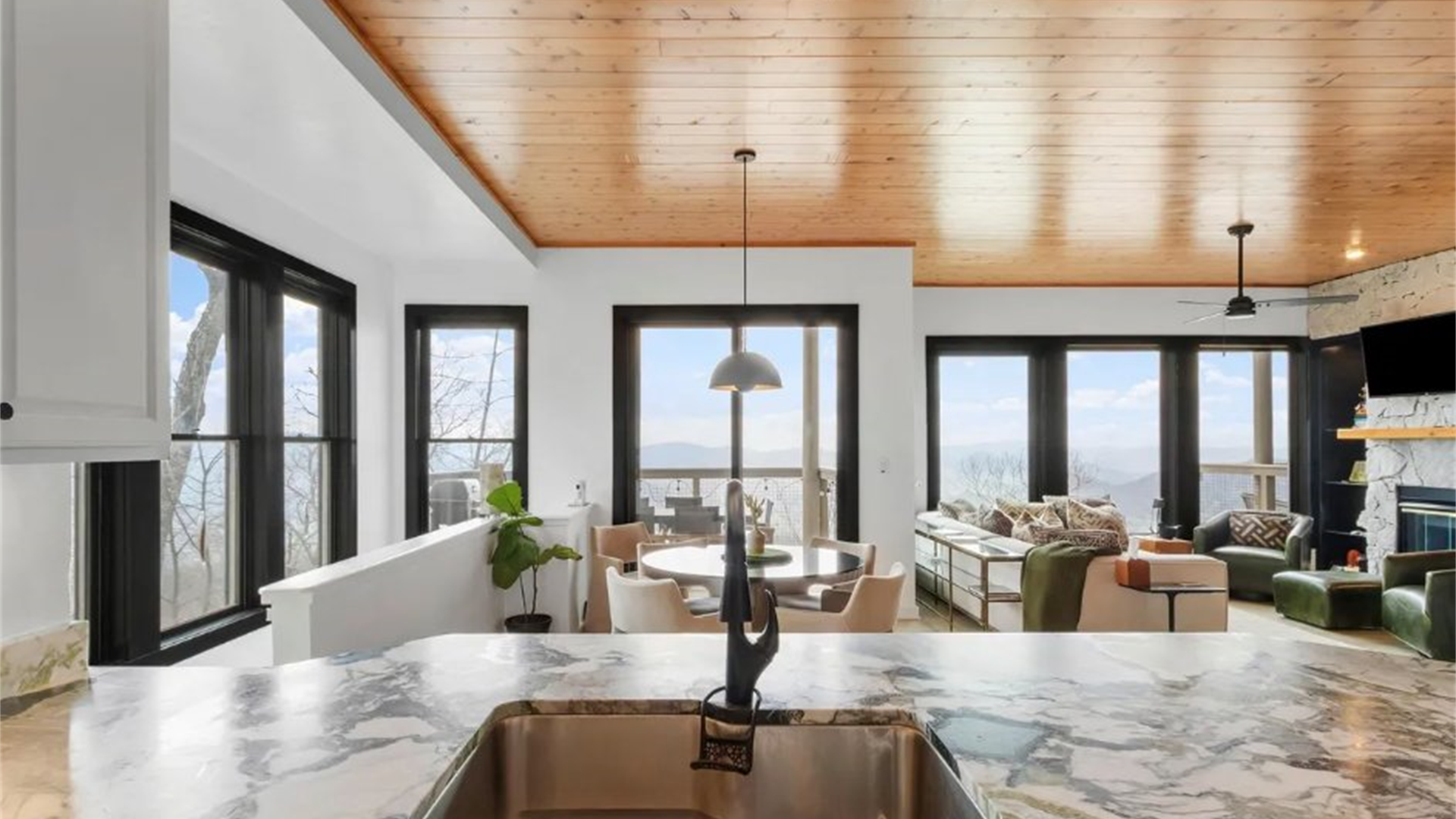 30 Club Villa Court B/5 thumbnail image 16